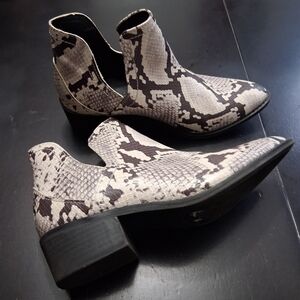 Madden Girl G-Nite Snakeskin Ankle Boots  Size 7